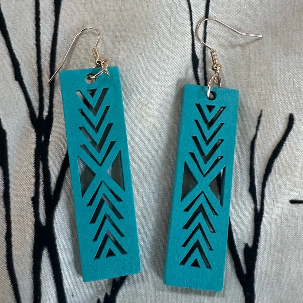 Wooden boho earrings, laser cut geometric botanical patterns, lightweight - Picture 4 of 14